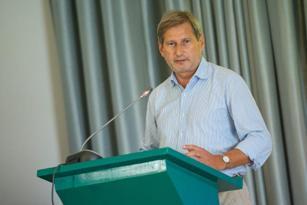 20141112-hahn_0.jpg