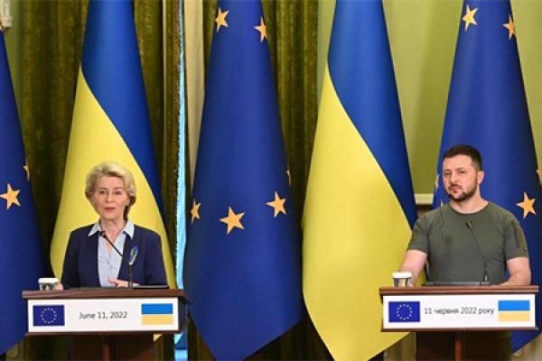 President von der Leyen with Ukrainian President Zelenskyy